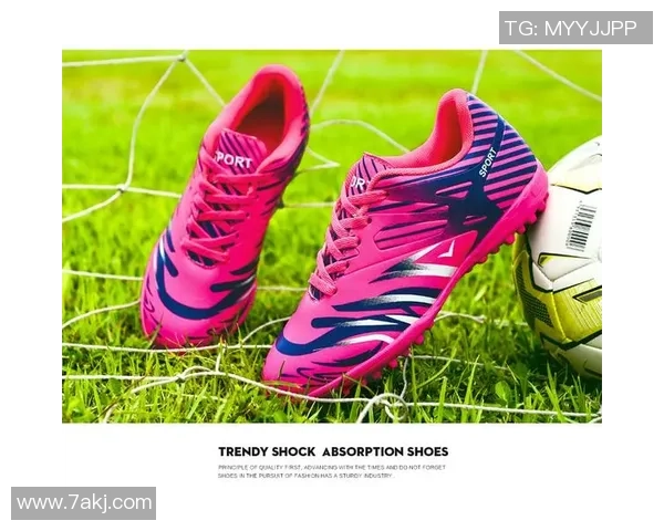 足球明星个性涂鸦鞋子设计展现独特风格与运动激情